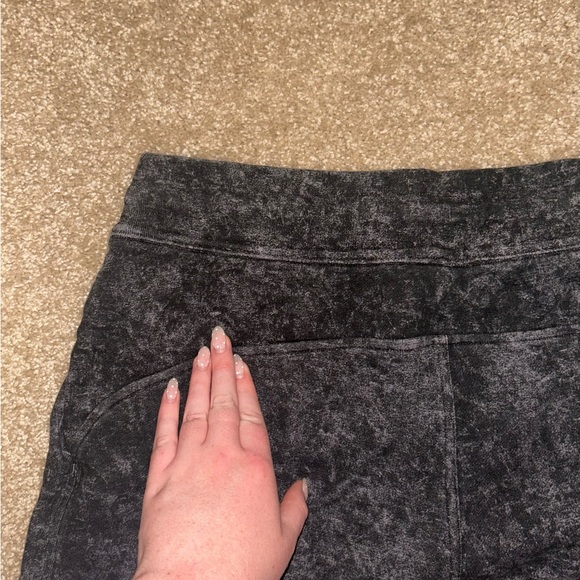 Lululemon Athletica Scuba High-Rise Jogger | Color: Purple & Black Pattern | 8 - Picture 7 of 8